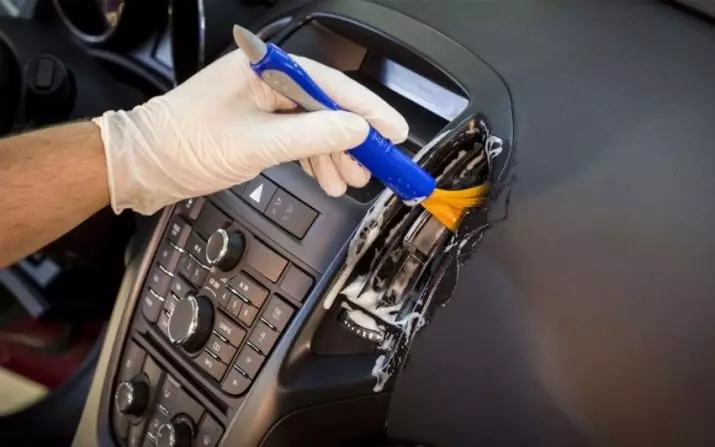 कारच्या केबिनचे कोरडे स्वच्छता आपल्या स्वत: च्या हातांनी: कारमध्ये कोरड्या स्वच्छतेची जागा कशी तयार करावी? ड्राय साफसफाईची मर्यादा कशी करावी? स्टीम जनरेटरची निवड 21522_30