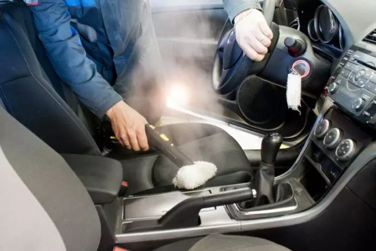 آپ کے اپنے ہاتھوں سے کار کی کیبن کی خشک صفائی: گاڑی میں آزادانہ طور پر خشک صفائی کی نشستیں کیسے بنائے؟ خشک صفائی کی چھت کیسے کریں؟ بھاپ جنریٹر کا انتخاب 21522_6