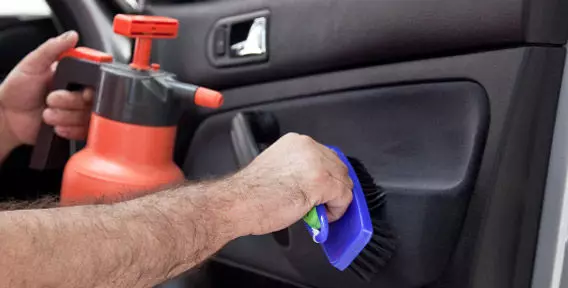 آپ کے اپنے ہاتھوں سے کار کی کیبن کی خشک صفائی: گاڑی میں آزادانہ طور پر خشک صفائی کی نشستیں کیسے بنائے؟ خشک صفائی کی چھت کیسے کریں؟ بھاپ جنریٹر کا انتخاب 21522_7