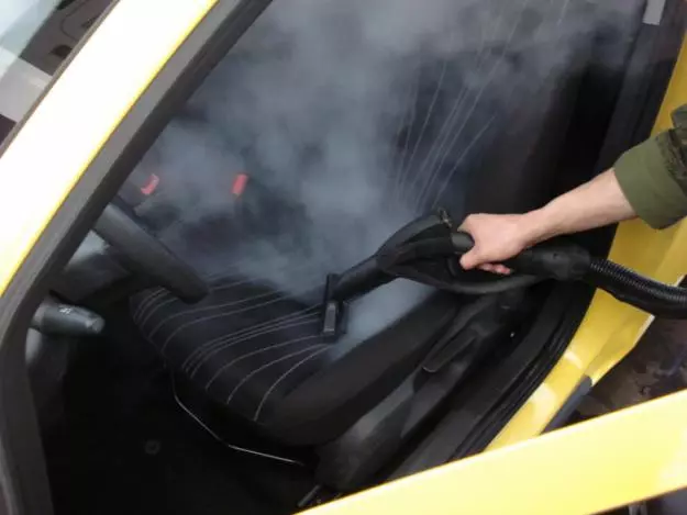 آپ کے اپنے ہاتھوں سے کار کی کیبن کی خشک صفائی: گاڑی میں آزادانہ طور پر خشک صفائی کی نشستیں کیسے بنائے؟ خشک صفائی کی چھت کیسے کریں؟ بھاپ جنریٹر کا انتخاب 21522_8