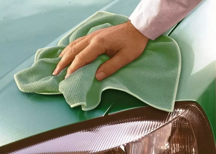 آپ کے اپنے ہاتھوں سے کار کی کیبن کی خشک صفائی: گاڑی میں آزادانہ طور پر خشک صفائی کی نشستیں کیسے بنائے؟ خشک صفائی کی چھت کیسے کریں؟ بھاپ جنریٹر کا انتخاب 21522_9