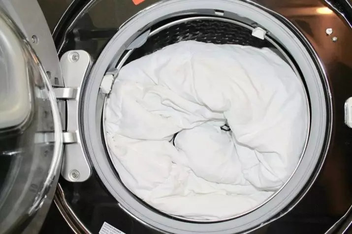Synthenuclear վերմակներ. Singrytegone առանձնահատկություններ: Հնարավոր է լվացքի մեքենայում վերմակը լվանալ: Ինչ ռեժիմն ու ջերմաստիճանը ձեզ հարկավոր է: 21530_26