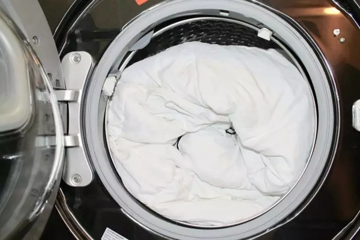 Mga Blangko sa SynthenuClear: Mga bahin sa singrytegonone. Posible ba nga hugasan ang habol sa washing machine? Unsa nga mode ug temperatura nga kinahanglan nimo? 21530_26