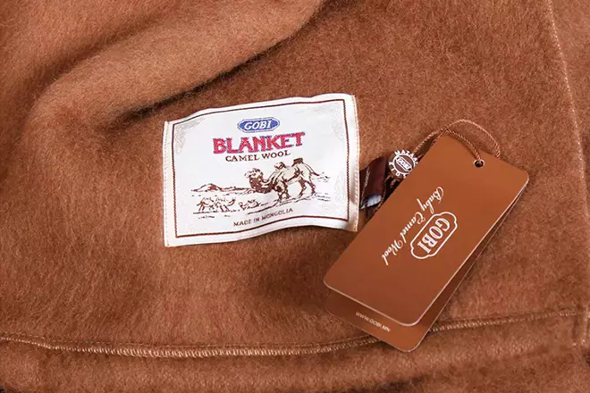 Dekens van kameelwol (57 foto's): plussen en nadelige dekens van een pluisjeskameel. Wat is beter, winner of kameel? Mongolië en andere fabrikanten. Beoordelingen 21531_10