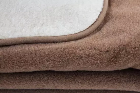 ラクダウールからの毛布（57写真）：フッフラクダからのプラスとデメリットの毛布。より良い、勝者、またはラクダは何ですか？モンゴルやその他の製造業者。レビュー 21531_54