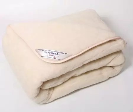 Բուրդի վերմակներ. Հնարավոր է լվանալ լվացքի մեքենայում: Alpaca բուրդ վերմակներ, յակ, Լամաս եւ այծ, ճարմանդ եւ բաց: Առավելություններն ու թերությունները 21546_29