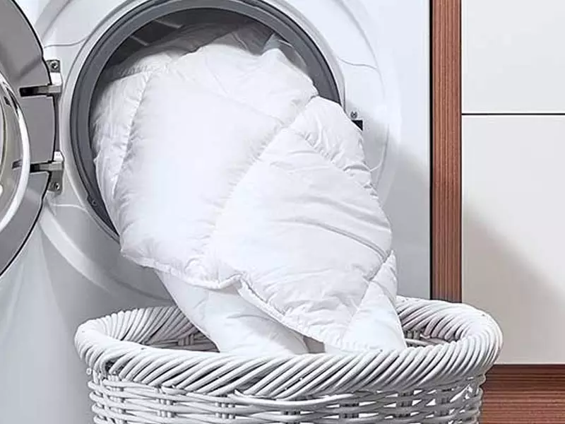 Bagaimana untuk membasuh selimut kapas anda? Pembasuhan selimut di rumah di mesin basuh dan secara manual 21550_15