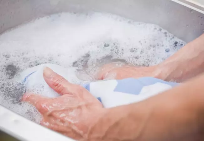 איך לשטוף את שמיכה כותנה שלך? לשטוף שמיכות בבית במכונת כביסה באופן ידני 21550_7