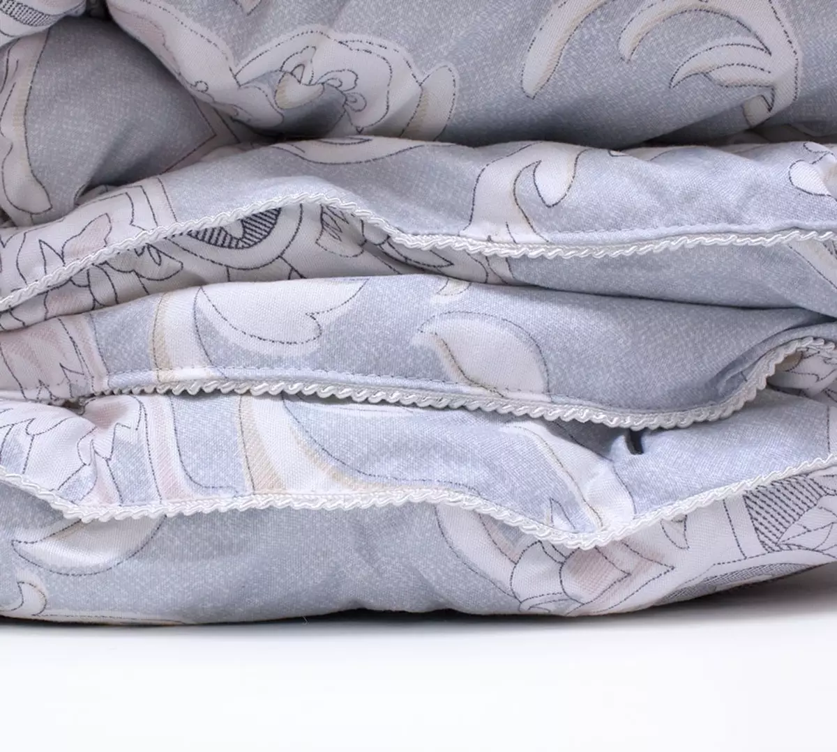 Cobertores de hollofiber: vantagens e contras de enchimento. Qual é o melhor Singryburg? O que é e como lavar em uma máquina de lavar roupa? Avaliações 21557_17