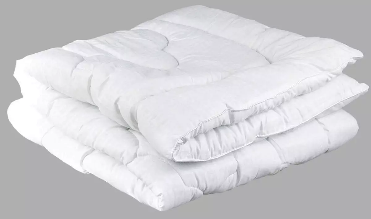 Hollofiber-dekens: plussen en tegens van vulstof. Wat is de betere Singryburg? Wat is het en hoe te wassen in een wasmachine? Beoordelingen 21557_6