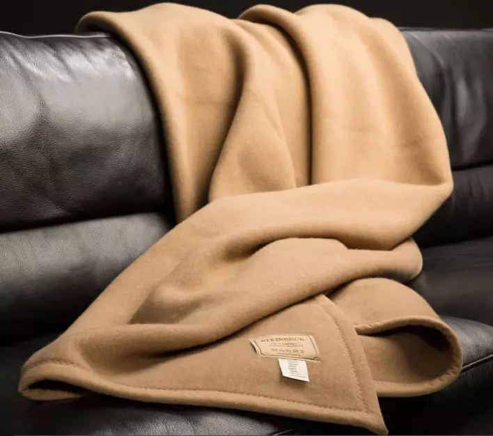 Schapenwol dekens: voor- en nadelen. Kan ik ze in een wasmachine wassen? Bont en gewatteerde dekens van Wit-Russische en andere productie, beoordelingen 21560_14