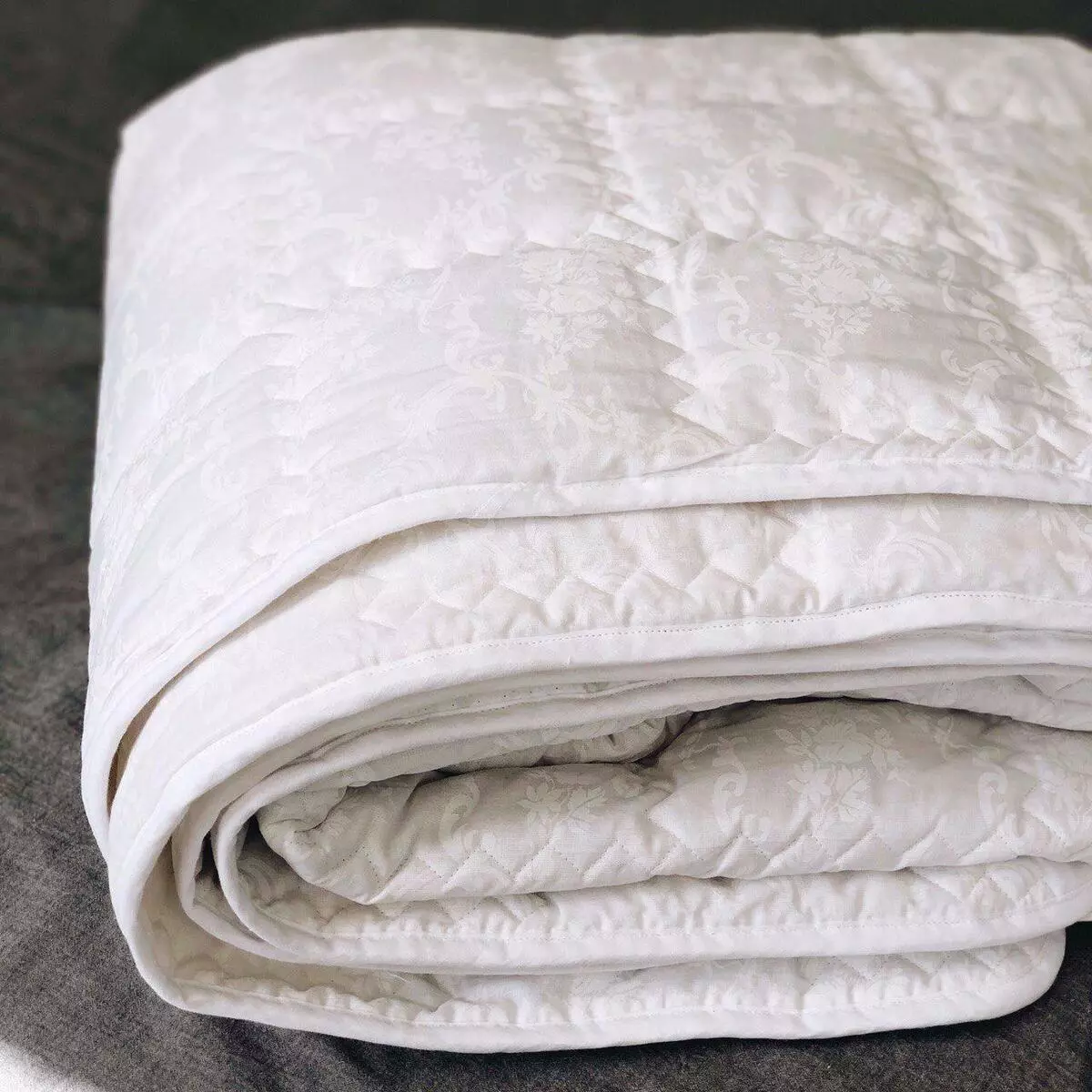 Mantas de algodón: variantes acolchadas con relleno de fibra de algodón, verano y otros modelos 21561_3