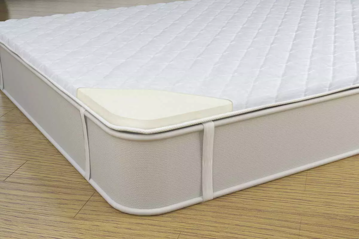 Sinasaklaw ng latex mattress: Mga modelo na gawa sa natural at artipisyal na latex makapal 3 at 6 cm, kutson na sumasaklaw sa 160x200, 180x200 at 140x200, mga review 21576_18