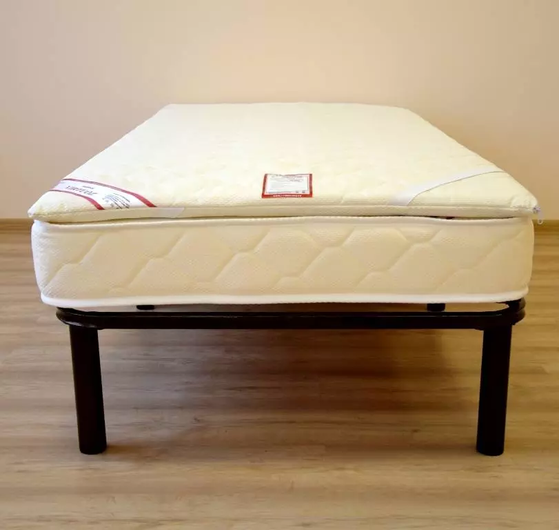Sinasaklaw ng latex mattress: Mga modelo na gawa sa natural at artipisyal na latex makapal 3 at 6 cm, kutson na sumasaklaw sa 160x200, 180x200 at 140x200, mga review 21576_20