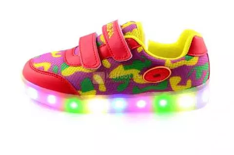Gloeiende sneakers voor kinderen (51 foto's): met een lichtgevende zool, met achtergrondverlichting en knipperen met lichten wanneer loopmodellen 2157_21