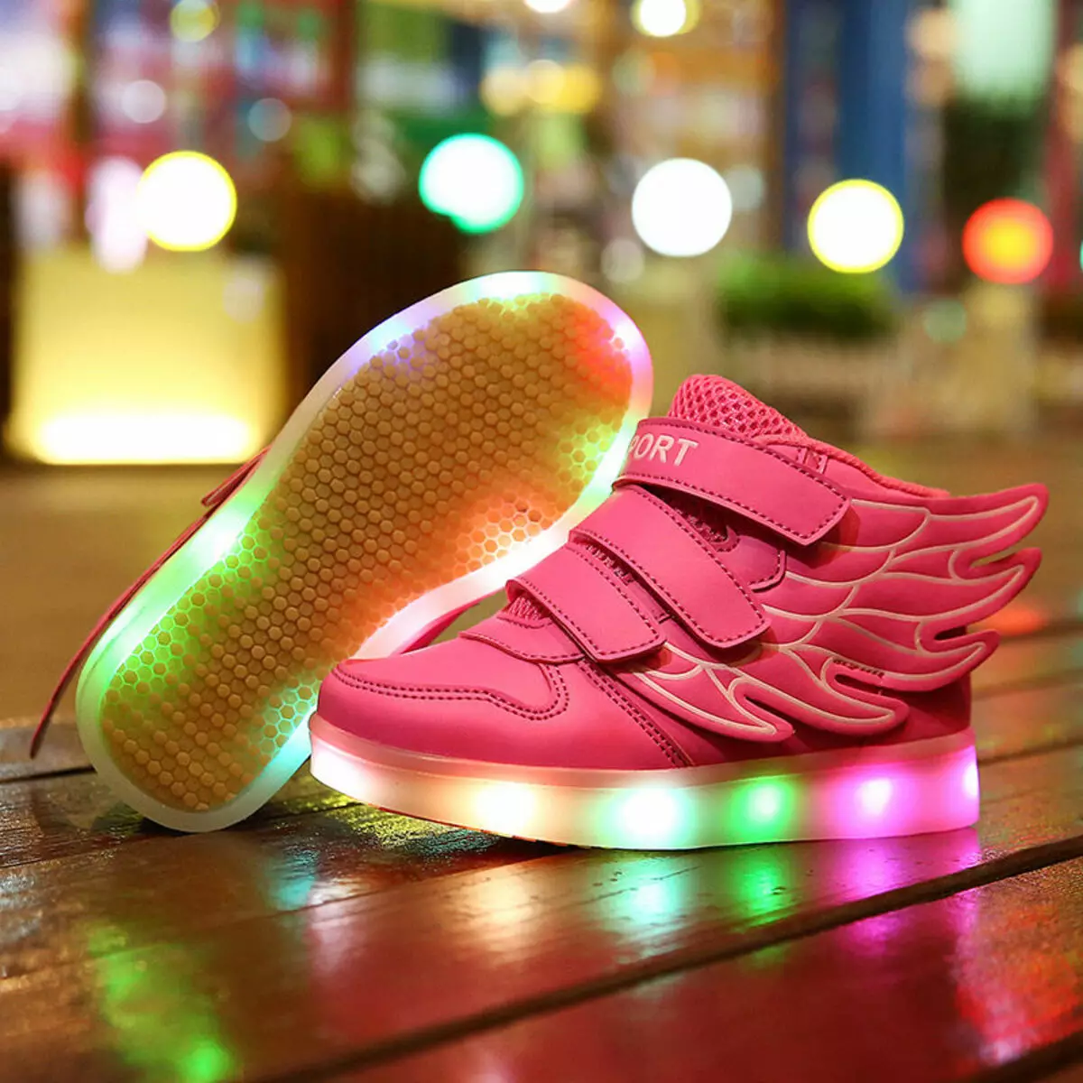 Gloeiende sneakers voor kinderen (51 foto's): met een lichtgevende zool, met achtergrondverlichting en knipperen met lichten wanneer loopmodellen 2157_4