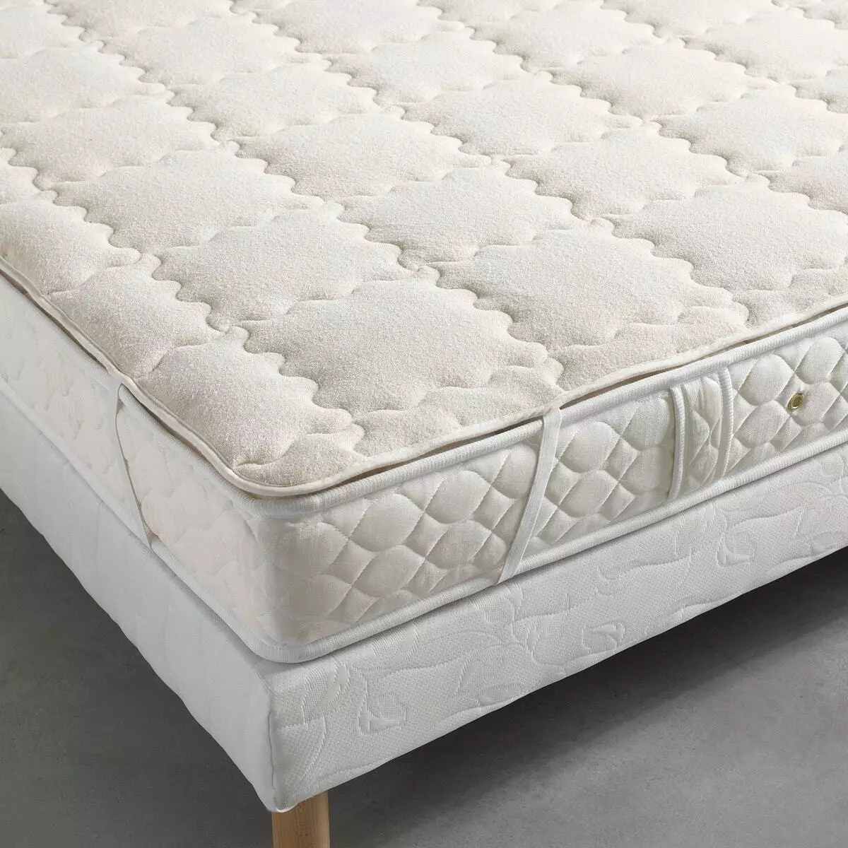 Orthopedic Mattrices: Mattress Mattress 160x200 and 140x200, 180x200 and other mattress covers. Rating of the best mattress covers. How to choose a hard mattress? 21580_5