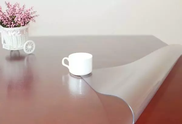 Tovaglie PVC: trasparente per tavolo e openwork, rotondo e ovale. Cos'è? Selezione di tovaglie con rivestimento in polietilene su base di tessuti 21596_11