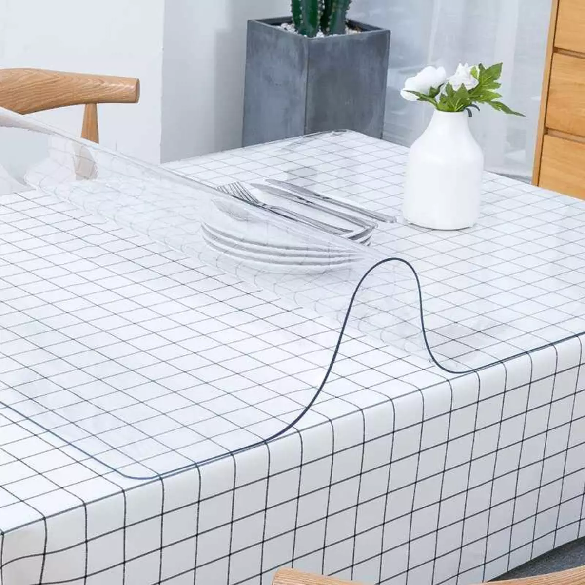 Tableclot PVC: telus untuk meja dan kerja terbuka, bulat dan bujur. Apa ini? Pemilihan alas meja dengan salutan polietilena pada tisu 21596_28