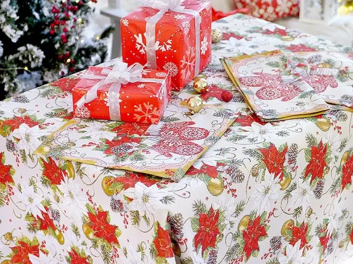 식탁보는 선물로서 : 당신은 그것을 징후에 주어질 수 있습니까? 새해와 생일을위한 테이블에 선물 식탁보를 포장하는 데 얼마나 아름답게 아름답게 아름답게 아름답게됩니까? 21597_13