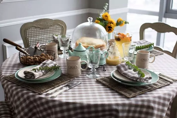 Tafelkleed als een geschenk: je kunt het of kan het niet aan de borden krijgen? Hoe mooi om een ​​geschenk tafelkleed op de tafel te pakken voor het nieuwe jaar en verjaardag? 21597_19