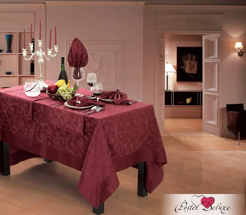 Manteles rojos: en una mesa redonda de 180 cm y rectangulares, en una jaula y manteles monocromos. Métodos de porción. Mantel de lino con copos de nieve y otras opciones 21598_19