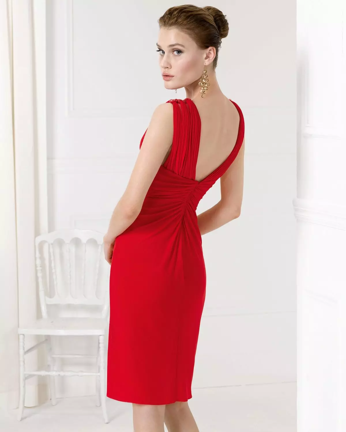 Rød kjole med åben ryg