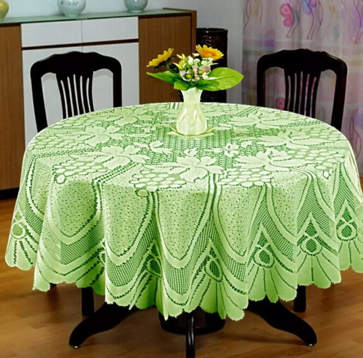 Tabatan héjo: tablecloth acuk héjo dina tabel sareng tebu-héjo, netepkeun. Linen sareng jacquard, bujur sareng tablecloths di pedalaman 21601_15