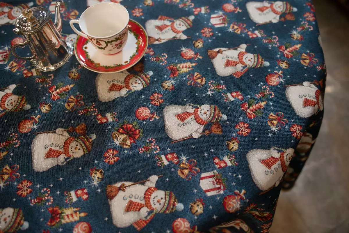 Tapestry tafelklier: út Italië en Spanje, rûne en ovale tafelklokken op 'e tafel, feestlike en casual modellen, 160x220 en oare dimensjes 21606_14