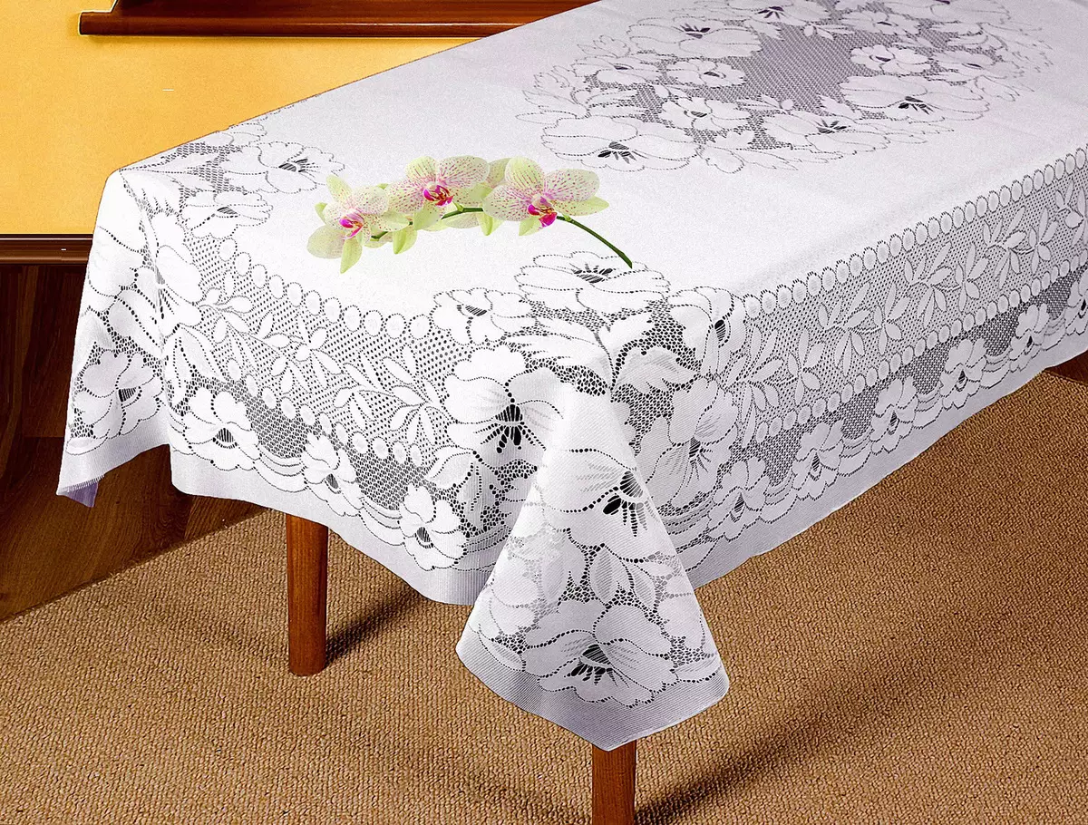 თეთრი tablecloths (35 ფოტო): თოვლი თეთრი tablecloths მაგიდაზე ბამბა და სხვები, შავი და თეთრი და სხვა ლამაზი tablecloths 21608_2