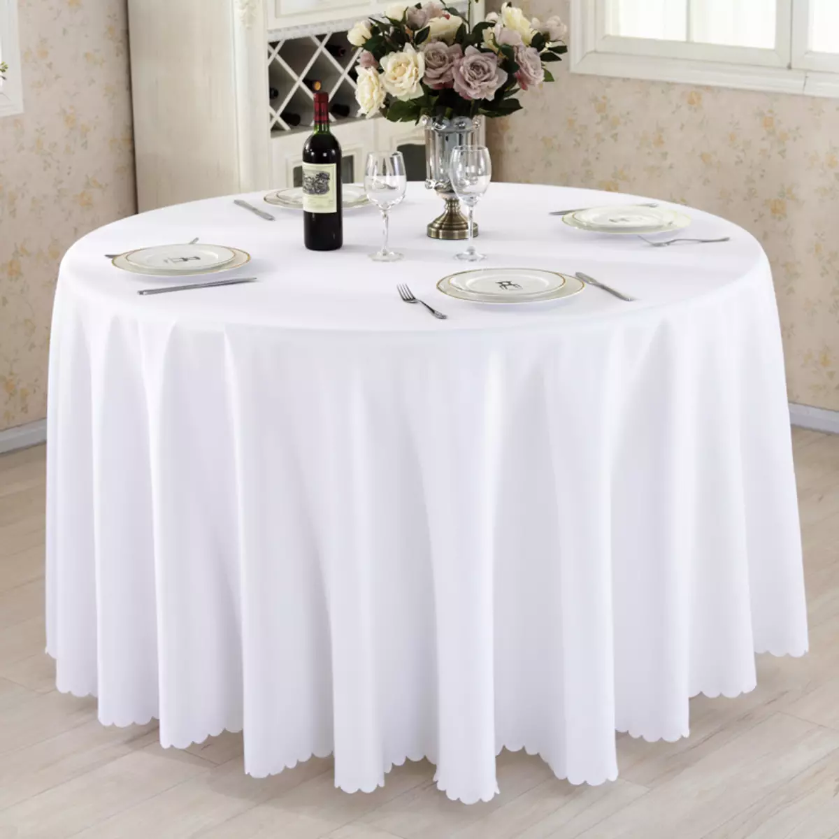 თეთრი tablecloths (35 ფოტო): თოვლი თეთრი tablecloths მაგიდაზე ბამბა და სხვები, შავი და თეთრი და სხვა ლამაზი tablecloths 21608_3