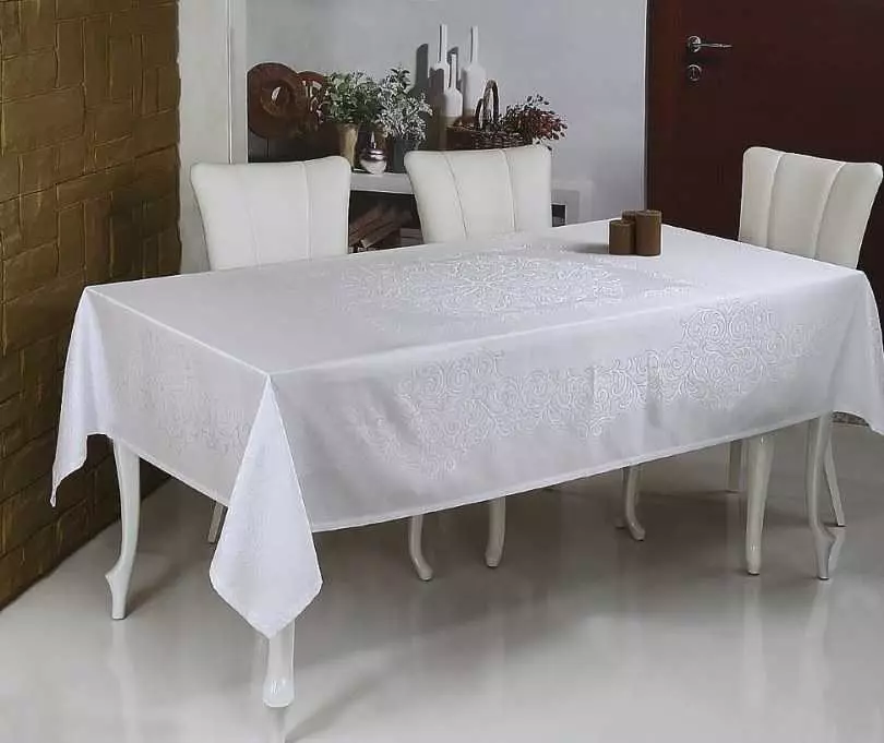 თეთრი tablecloths (35 ფოტო): თოვლი თეთრი tablecloths მაგიდაზე ბამბა და სხვები, შავი და თეთრი და სხვა ლამაზი tablecloths 21608_8
