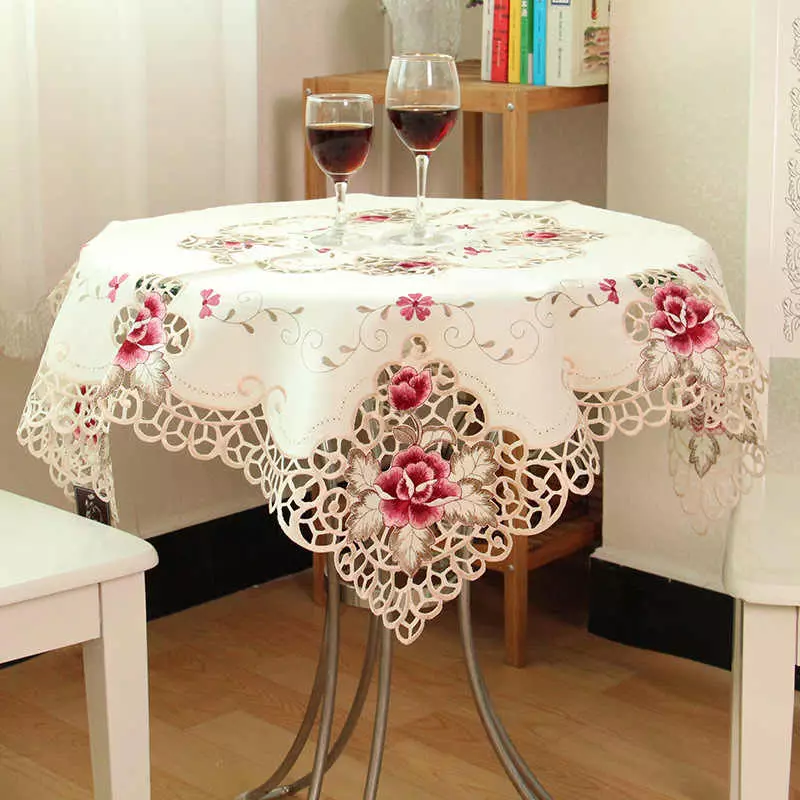 میز پر میڈیا Vinyl میزپوش: گول اور بیضوی. کس طرح باورچی خانے کے لئے tablecloths کے ہموار کرنے کے لئے؟ کھوکھلی اور fliselin اور فلالین بیس، دوسرے پرجاتیوں پر سفید 21612_25