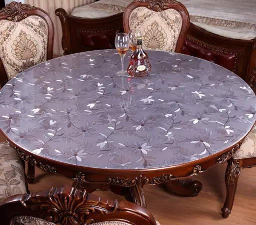 Masada Kleenka (51 fotoğraf): Bir rulo, ağacın altında ve diğerlerinin altında güzel beyaz yapışkan masa örtüleri. Yeni yapıştırıcı çok kokuyorsa ne yapmalı? 21613_28