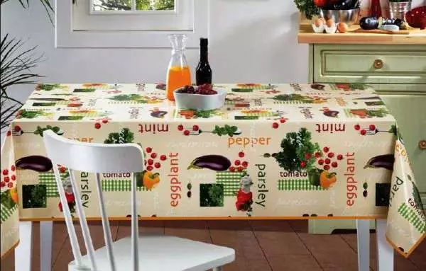 Kleenka على الطاولة (51 صور): جميلة مفارش المائدة لاصقة بيضاء في لفافة، وتحت شجرة وغيرها. ماذا تفعل إذا الغراء الجديد الروائح كثيرا؟ 21613_43