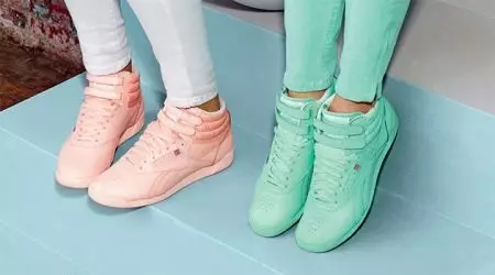 Sneakers Ribok (120 foto): Modelli femminili in pelle di classici Reebok, Easytone, Crossfit e Pump 2021, basket e corsa, alto, rosa 2161_93