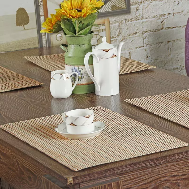 Servetėlės ​​ant stalo: Apvalus tarnauja servetėlės ​​ir aikštėje, vytelių ir bambuko pakaitos plastikinius servetėlės ​​po karštu kitų variantų 21623_27