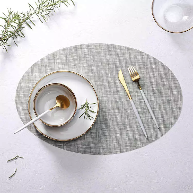 Salvete na stolu: okrugle salvete i kvadratne, pletene bambusove i zamjenske plastične maramice pod vruće, druge opcije 21623_29
