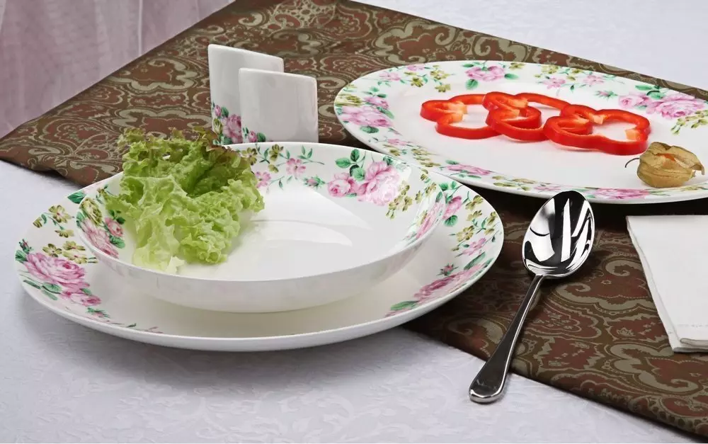 Servetėlės ​​ant stalo: Apvalus tarnauja servetėlės ​​ir aikštėje, vytelių ir bambuko pakaitos plastikinius servetėlės ​​po karštu kitų variantų 21623_45