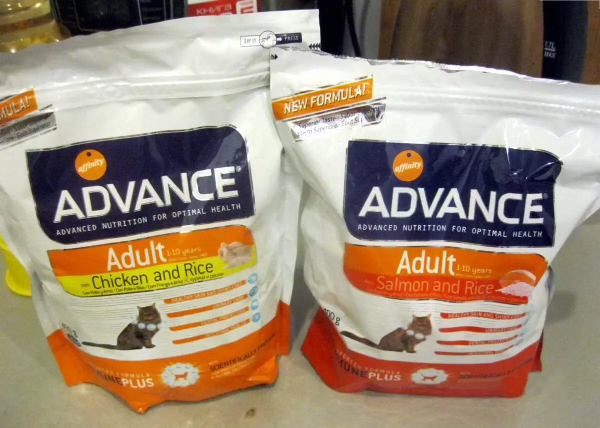 Syöttö Advance: Kuivan rehun, maan tuottajan ja ominaisuuksien koostumus. Syötä steriloituja kissoja, mini aikuista koirille ja muille. Arvostelut 21638_18