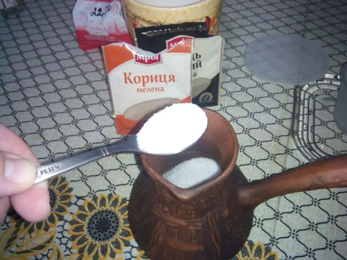 Turk de ceràmica: com utilitzar plats per al cafè de la ceràmica? Comparació d'argila i turcs de coure. És millor fer productes d'argila que la porcellana? 21650_15
