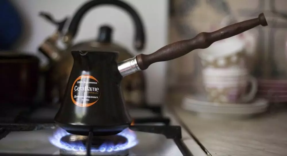 セラミックトルコ：陶磁器からのコーヒーの料理を使う方法粘土と銅のタークの比較磁器よりも粘土から製品を作る方が良いですか？ 21650_16