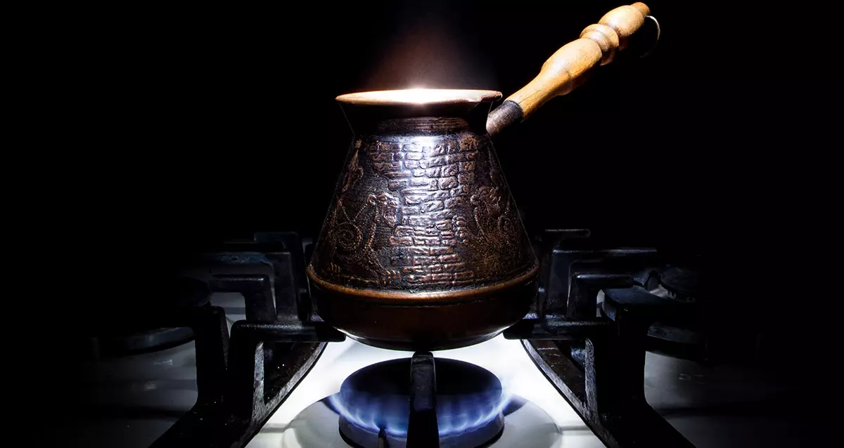 Turk in ceramica: come usare i piatti per il caffè dalla ceramica? Confronto tra argilla e turchi di rame. È meglio fare prodotti da argilla rispetto alla porcellana? 21650_19
