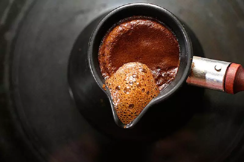 セラミックトルコ：陶磁器からのコーヒーの料理を使う方法粘土と銅のタークの比較磁器よりも粘土から製品を作る方が良いですか？ 21650_2