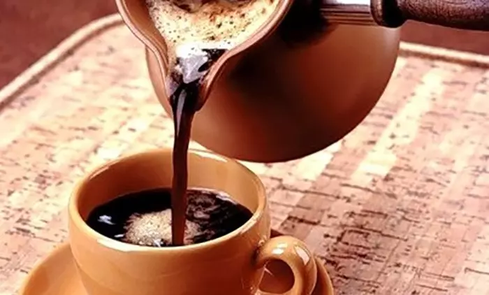 セラミックトルコ：陶磁器からのコーヒーの料理を使う方法粘土と銅のタークの比較磁器よりも粘土から製品を作る方が良いですか？ 21650_3