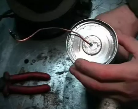 如何修復Thermos？修復由他們自己的手在家裡用自己的手製成的金屬燒瓶。如何用按鈕修理封面？如果熱水瓶停止保持溫暖怎麼辦？ 21699_13