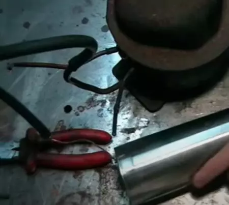 Како поправити термос? Поправка металне тиквице од нехрђајућег челика са својим рукама код куће. Како поправити поклопац са дугметом? Шта ако је термос престао да држи топло? 21699_14