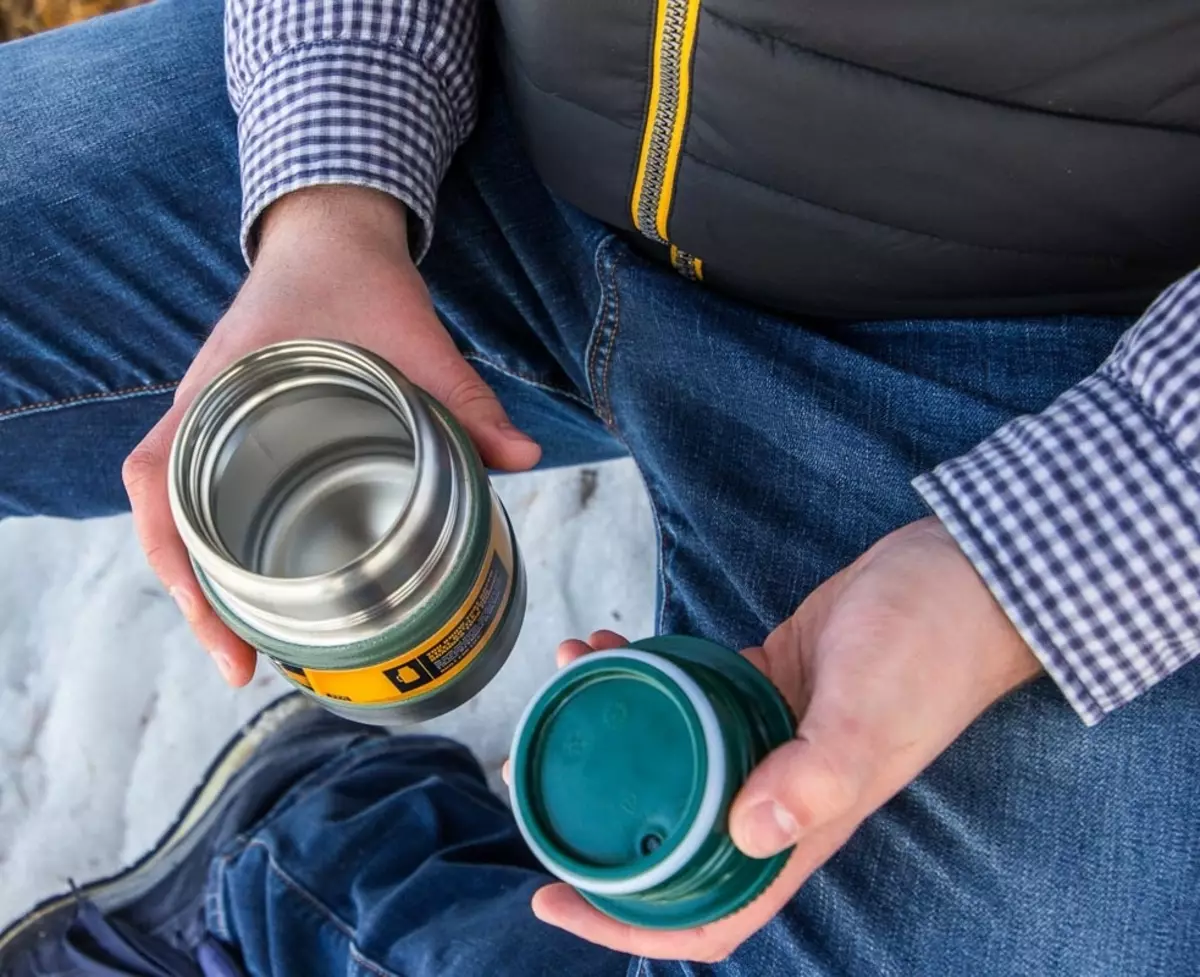 Le thermos ne tient pas la chaleur: comment réparer le thermos métallique s'il arrêtait de garder la température et se réchauffe? Quelle est la raison? 21702_2