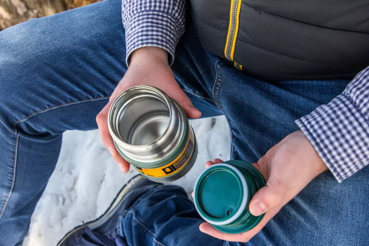 Thermoss üveges lombikokkal: 1, 2 és 3 liter. Jobb fémes lombikok? Thermos minősítés tea és élelmiszer. Thermoss dupla falakkal és más modellekkel 21705_14