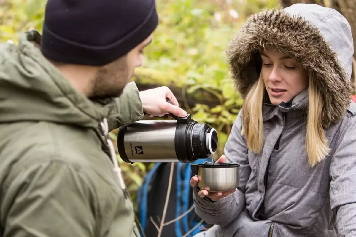 Thermoss üveges lombikokkal: 1, 2 és 3 liter. Jobb fémes lombikok? Thermos minősítés tea és élelmiszer. Thermoss dupla falakkal és más modellekkel 21705_16